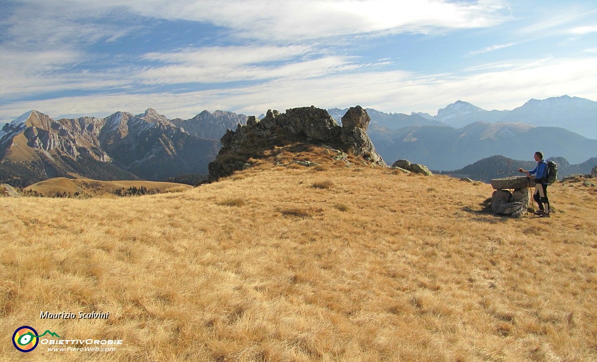 18 La panoramica spianata dell'altare....JPG